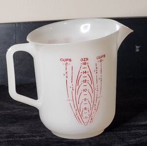 Vintage Tupperware 2 Cup Measuring Pitcher With Red Lettering #134-1